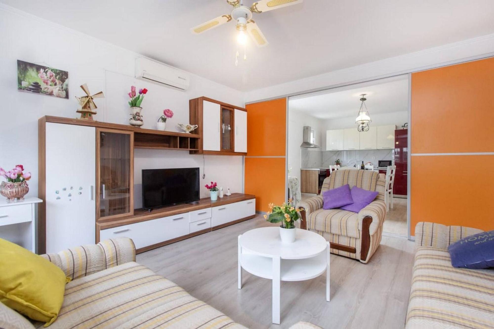 Apartments Alaga ตรีบูนย์ ภายนอก รูปภาพ