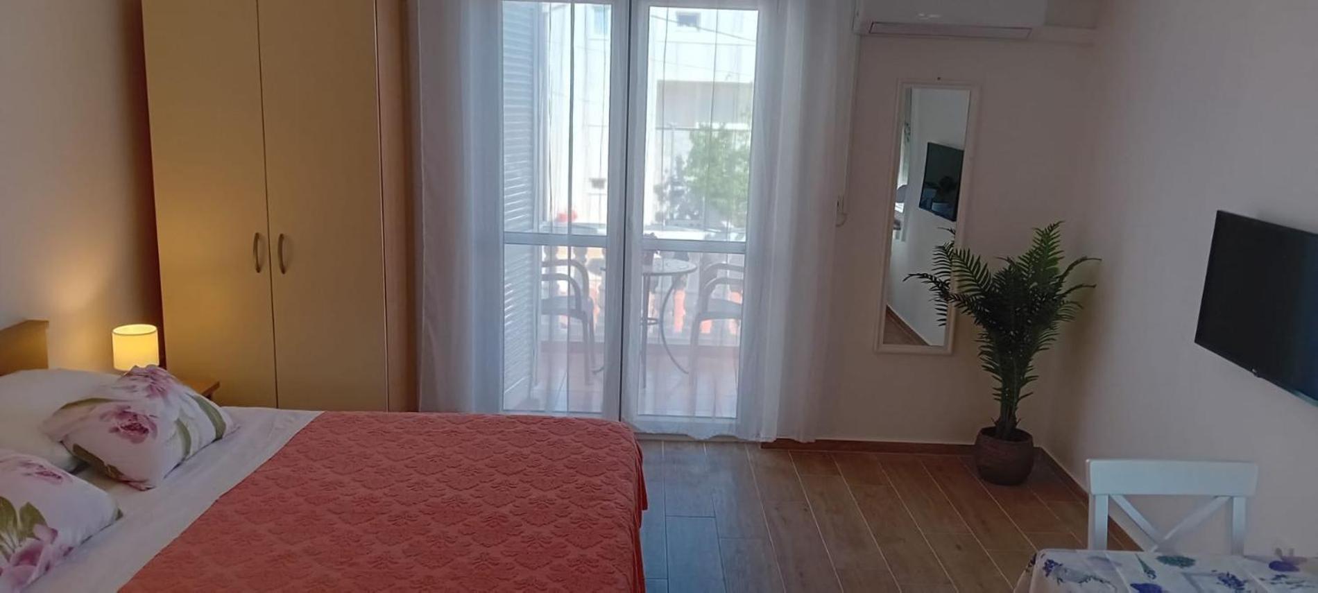 Apartments Alaga ตรีบูนย์ ภายนอก รูปภาพ